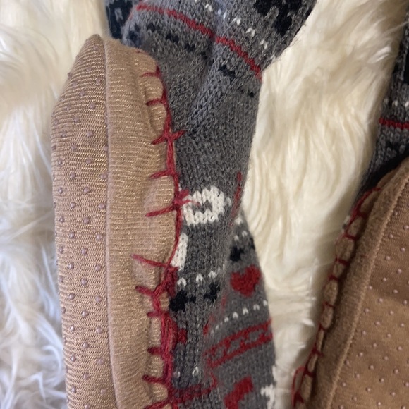 ✨3/$25✨ Muk Luk Style Slipper Boots - Picture 7 of 8